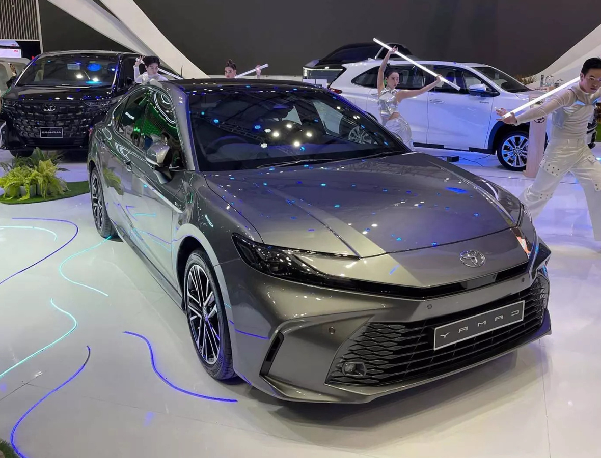 Camry HEV MID CE